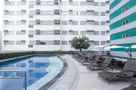 hotel beside moa
